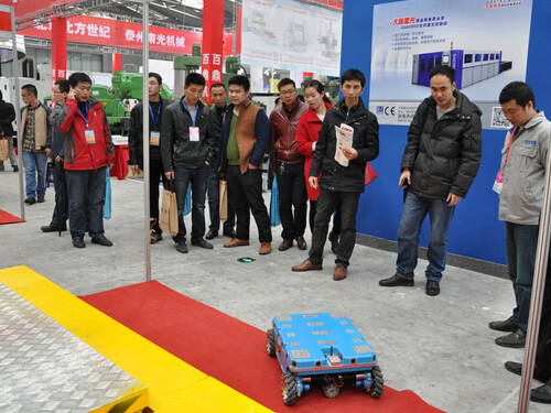九游在线客服参加2015中国西部国际装备制造业博览会-展会现场-3.jpg